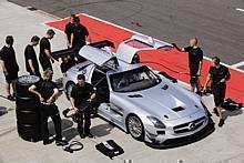 Mercedes-AMG und HWA (Hans Werner Aufrecht ist Chef des Motorsport-Unternehmens und Boss der DTM) werden den Teams auch bei Service- und Ersatzteilfragen innerhalb Europas zur Seite stehen. Foto: Mercedes-Benz/Auto-Reporter.NET 